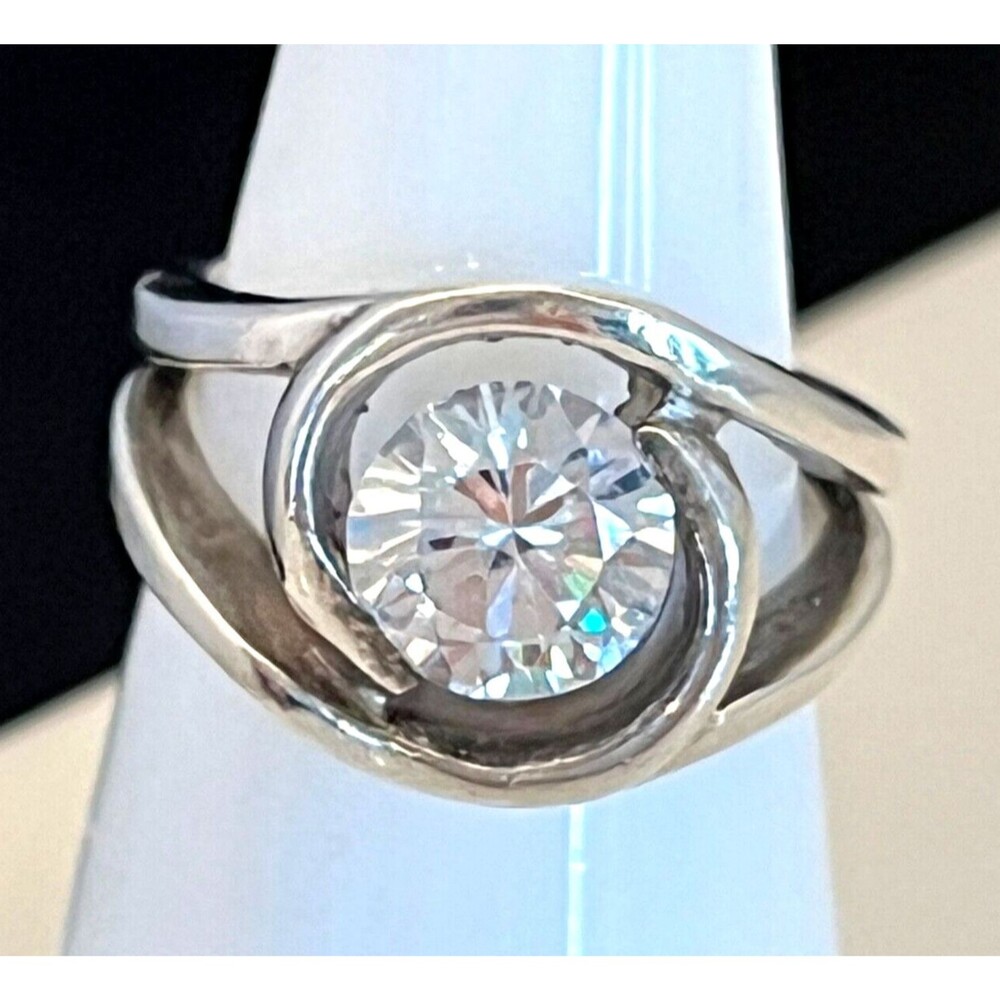 Vintage 1970s 925 Sterling Silver Ring Size 6 CZ Solitaire Swirl Setting - 4B